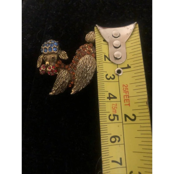VintageTextured Gold Tone PLAYFUL POODLE DOG Brooch Red Blue Amber Rhinestones - Picture 5 of 6